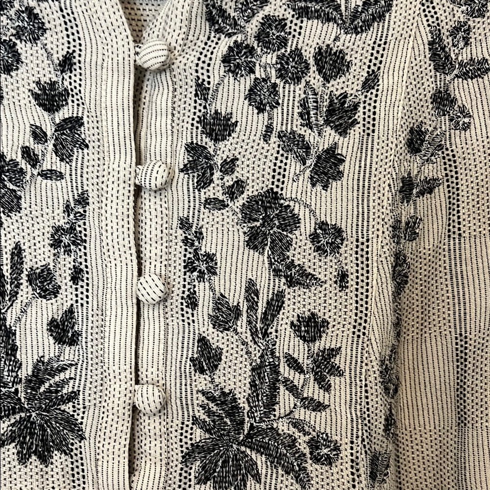 J. Jill Embroidered Flutter Sleeve Top, Size Small Petite - Picture 3 of 6